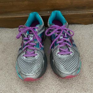 Women's Brooks Adrenaline GTS 17 Shoes Size 9